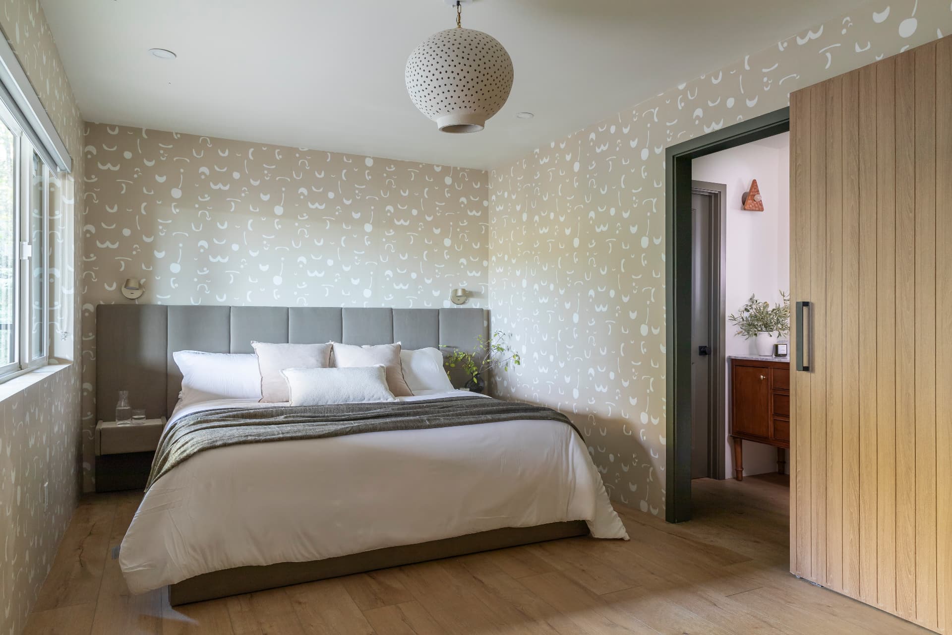 Guest bedroom