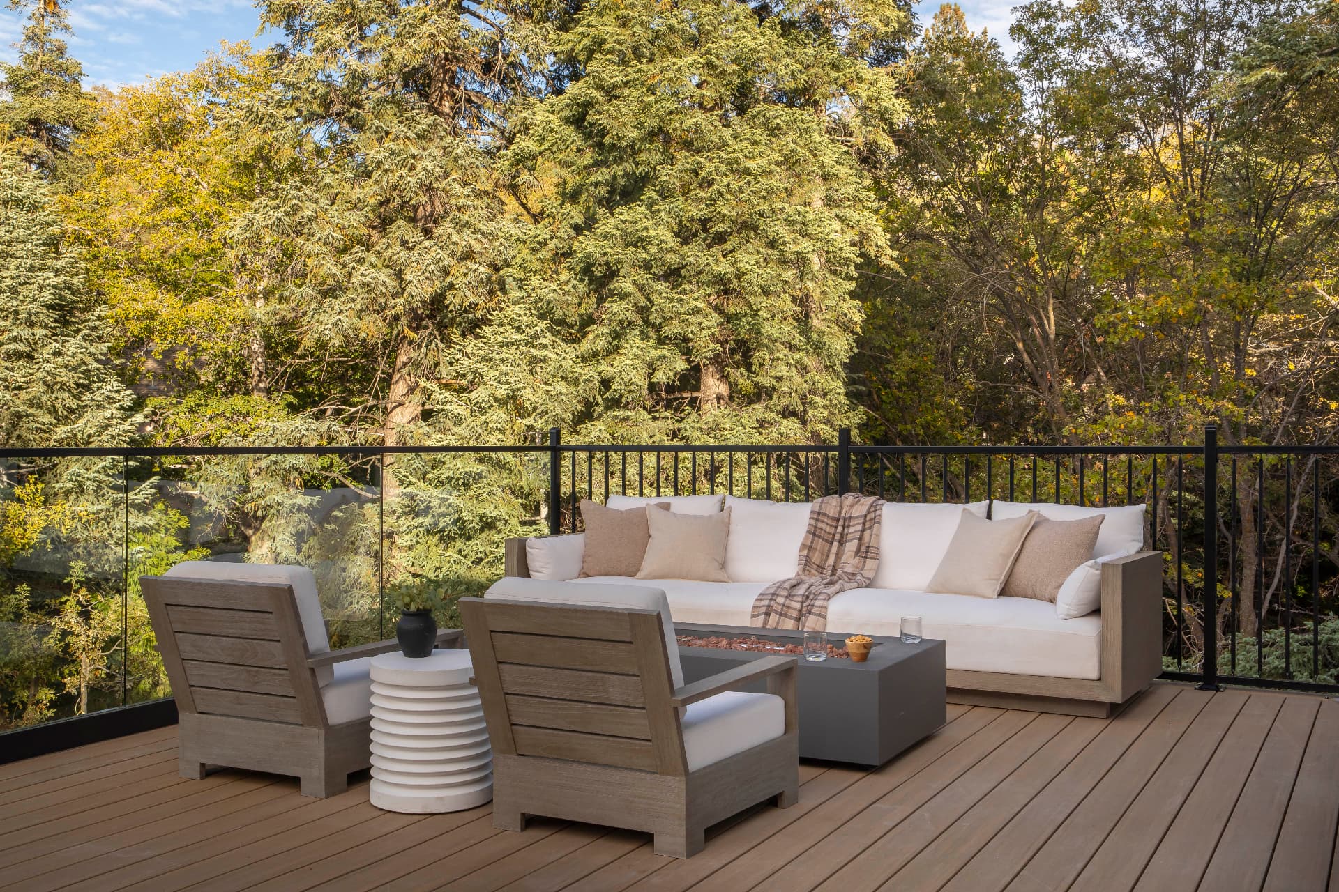 Lounge deck